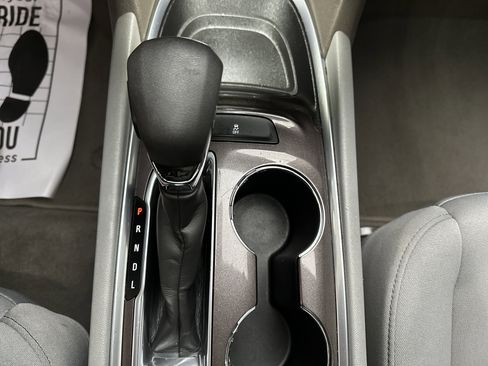 Used 2021 Chevrolet Malibu LT image 34