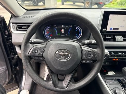 Used 2024 Toyota RAV4 XLE AWD/4WD image 17