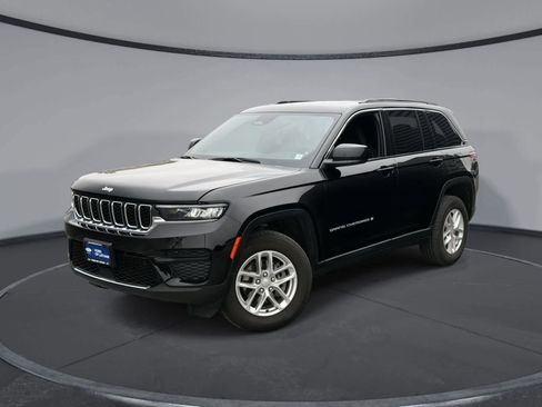 Used 2025 Jeep Grand Cherokee Laredo X image 1