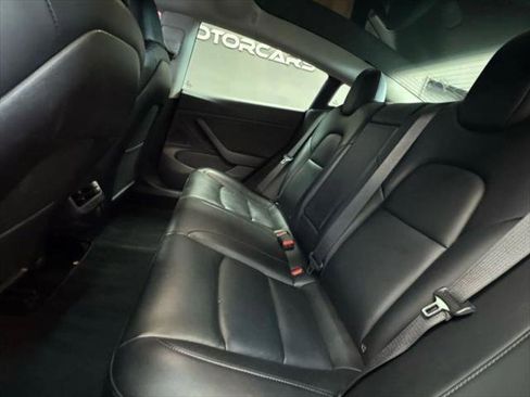 Used 2019 Tesla Model 3 Standard Range image 13