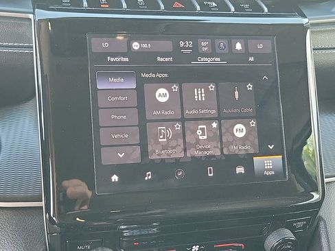 Used 2024 Jeep Grand Cherokee L Laredo image 8