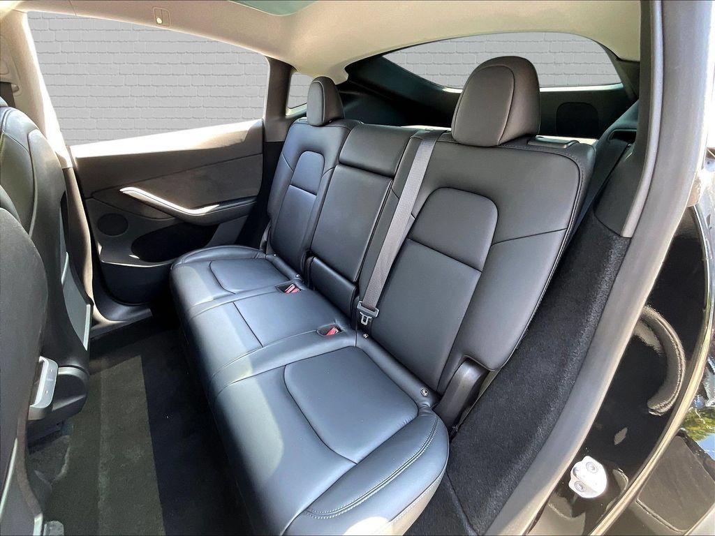 Used 2024 Tesla Model Y Long Range AWD/4WD image 14