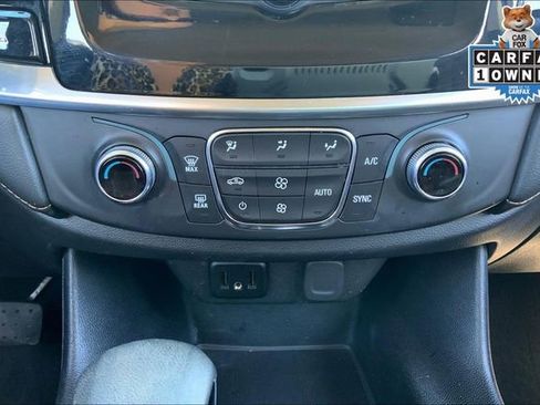 Used 2021 Chevrolet Traverse LT FWD image 33