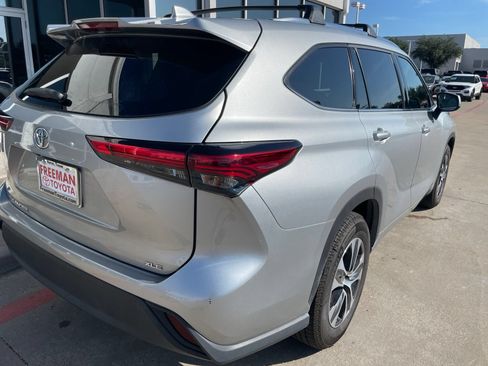 Used 2021 Toyota Highlander XLE FWD image 6