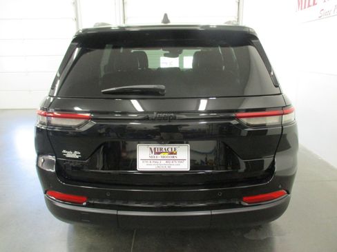Used 2022 Jeep Grand Cherokee Altitude image 5