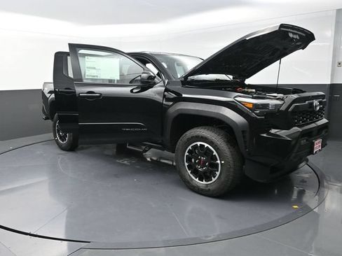Used 2025 Toyota Tacoma TRD Off-Road AWD/4WD image 30
