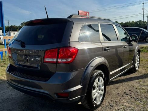 Used 2019 Dodge Journey SE FWD image 9