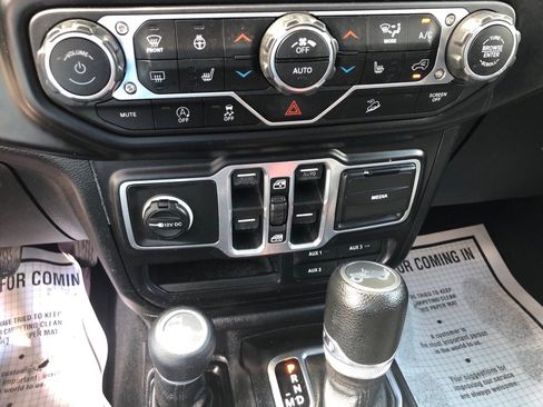 Used 2018 Jeep Wrangler Unlimited Sport S image 18