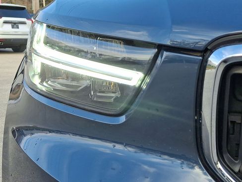 Used 2021 Volvo XC40 T5 Momentum w/ Premium Package image 28