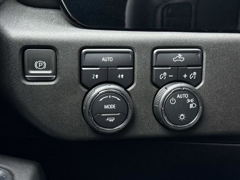 Used 2024 Chevrolet Silverado 1500 LT image 11