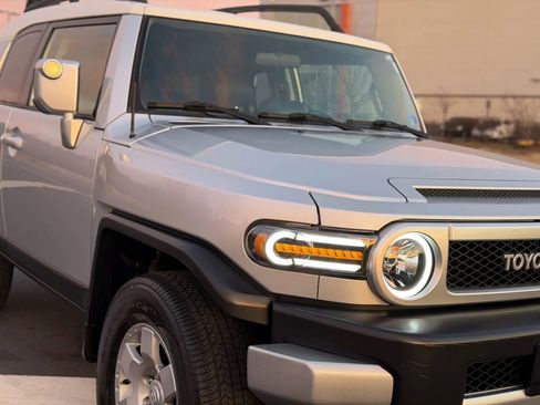 Used 2007 Toyota FJ Cruiser Sport Utility 2D image 13