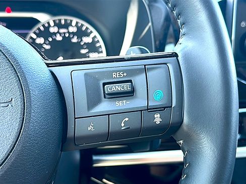 Used 2025 Nissan Pathfinder SL FWD image 30