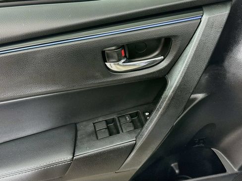 Used 2017 Toyota Corolla XSE FWD image 12