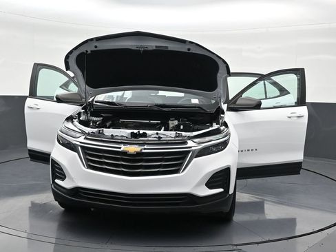 Used 2022 Chevrolet Equinox LS image 40