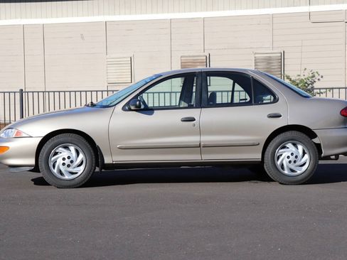 Used 1997 Chevrolet Cavalier LS w/ Preferred Equipment Group 2 FWD image 5