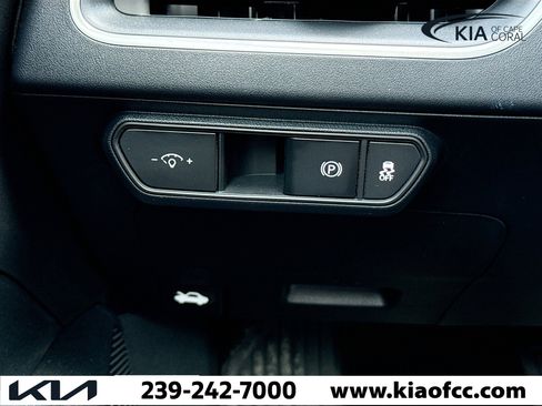 New 2025 Kia K4 LXS image 30