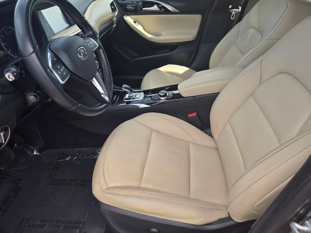 Used 2017 INFINITI QX30 Premium w/ Navigation Package AWD/4WD image 16