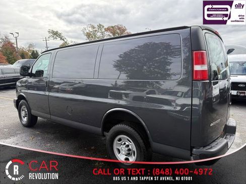 Used 2017 Chevrolet Express 2500 image 4