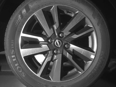 Used 2025 Nissan Versa SV image 12