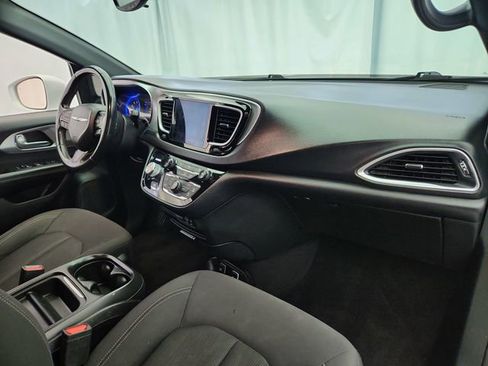 Used 2018 Chrysler Pacifica Touring Plus w/ S Appearance Package FWD image 26