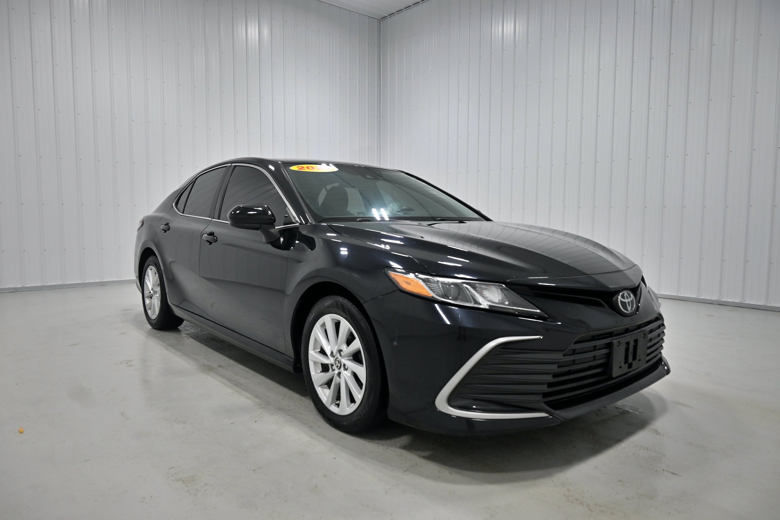 Used 2021 Toyota Camry LE AWD/4WD image 3