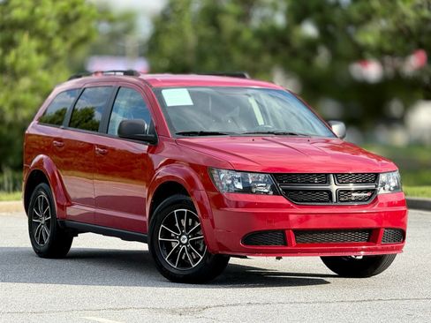 Used 2018 Dodge Journey SE w/ Blacktop Package FWD image 13
