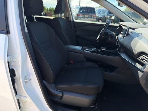 Used 2024 Nissan Rogue S image 32