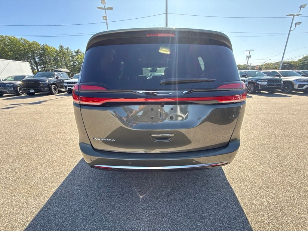 New 2027 Chrysler Pacifica Select FWD image 4
