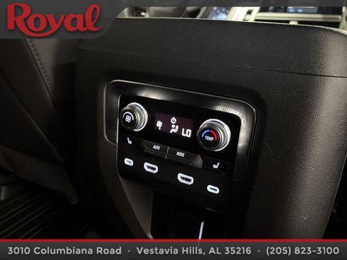 Used 2024 GMC Yukon AT4 w/ Technology Package AWD/4WD image 19