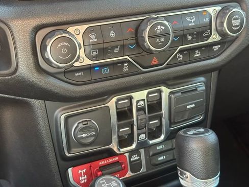 Used 2024 Jeep Wrangler Unlimited AWD/4WD image 30