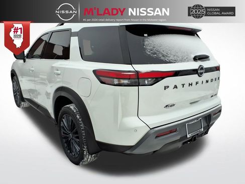 New 2026 Nissan Pathfinder SL image 5