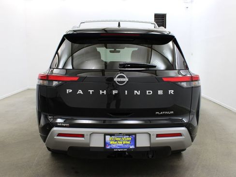 Used 2024 Nissan Pathfinder Platinum FWD image 4