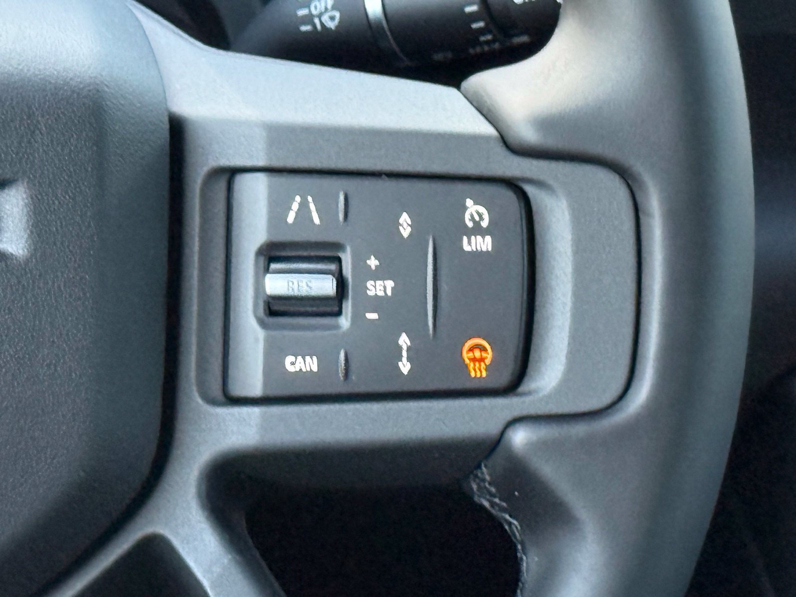 New 2026 Land Rover Defender 110 X-Dynamic SE AWD/4WD image 36