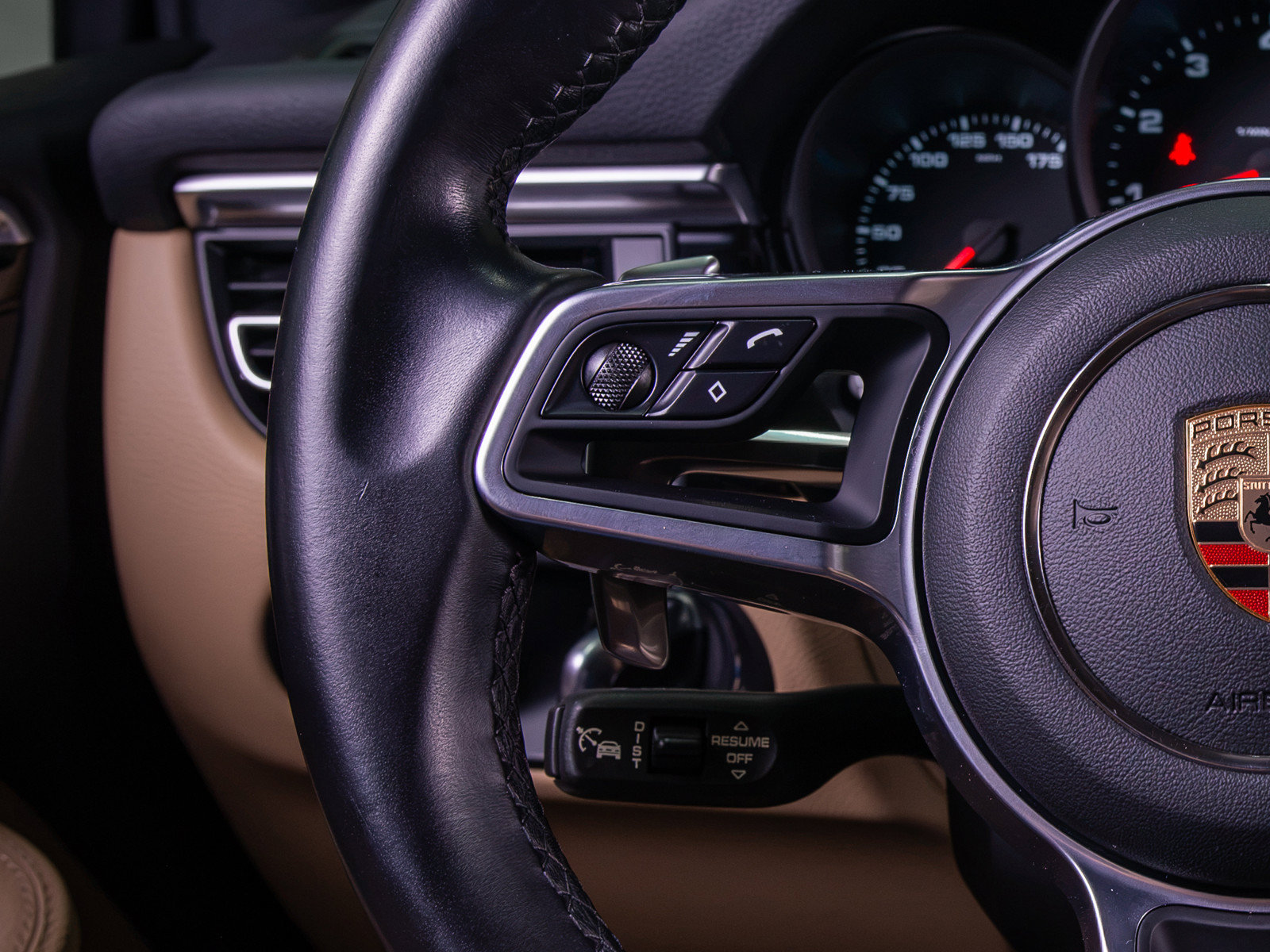 Used 2020 Porsche Macan AWD/4WD image 22