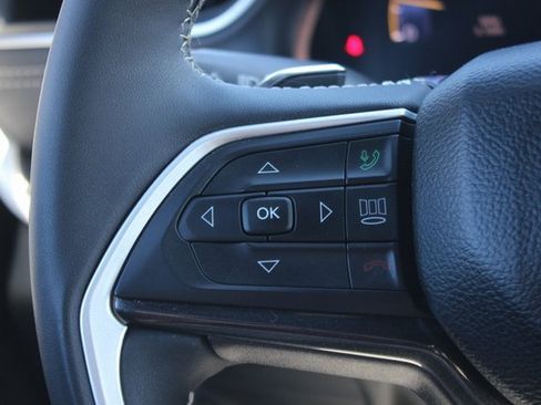 Used 2023 Jeep Grand Cherokee Altitude image 13