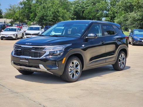 Certified 2026 Kia Seltos LX FWD image 3