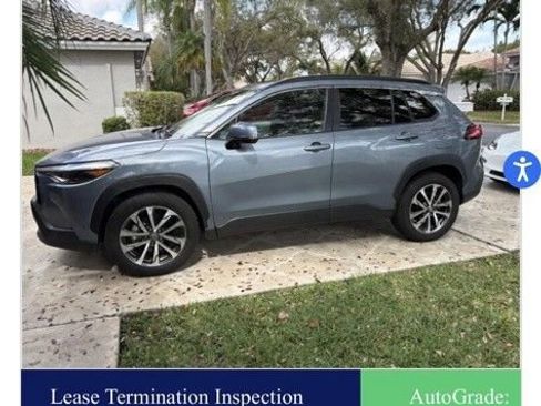 Used 2023 Toyota Corolla Cross XLE w/ Convenience Package image 4