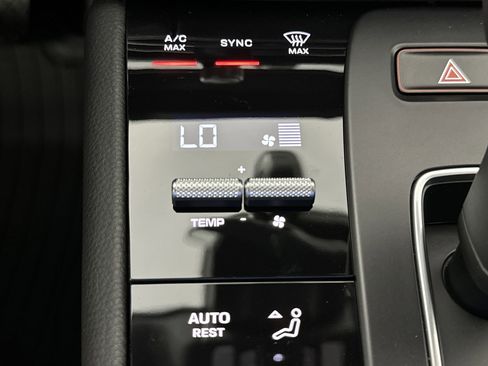 Certified 2025 Porsche Macan image 21