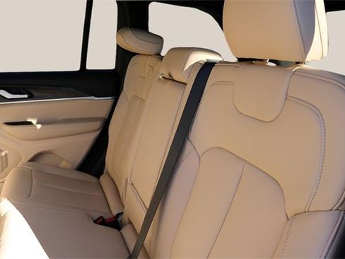New 2025 Jeep Grand Cherokee Limited image 15