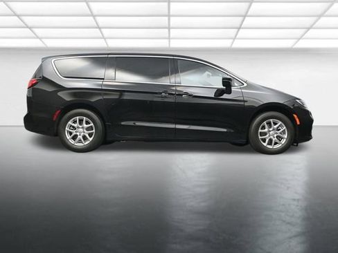 New 2026 Chrysler Pacifica Select image 25