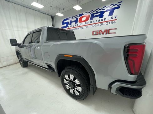 Used 2024 GMC Sierra 2500 Denali w/ Denali Reserve Package image 9