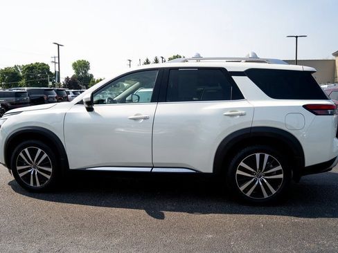 Used 2023 Nissan Pathfinder Platinum w/ Cargo Package AWD/4WD image 5
