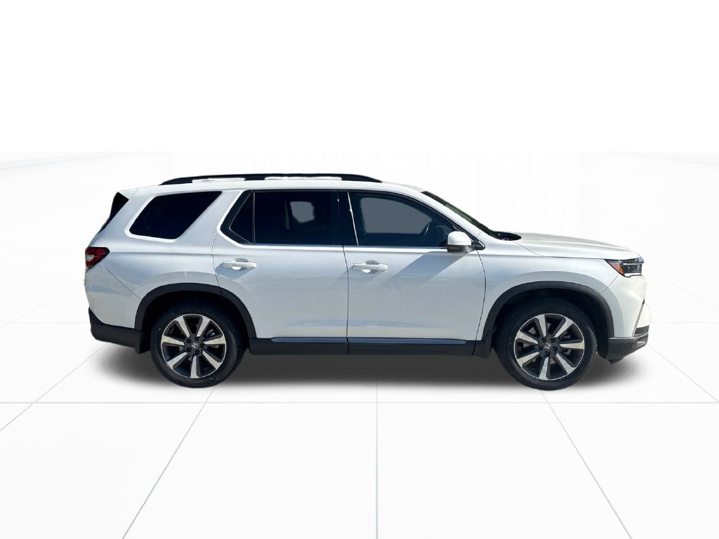 Certified 2025 Honda Pilot Touring image 10