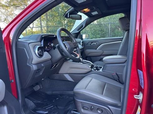 Used 2025 Chevrolet Colorado ZR2 w/ Technology Package image 13