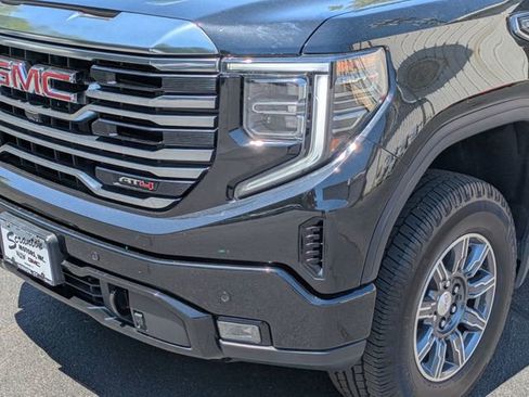 Used 2024 GMC Sierra 1500 AT4 w/ Technology Package AWD/4WD image 9