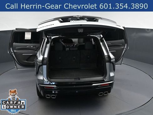 Used 2024 Chevrolet Traverse RS image 48