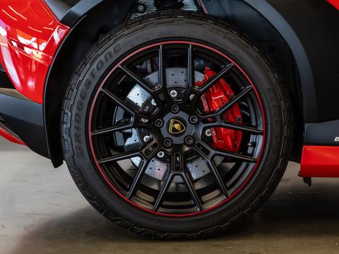 Used 2024 Lamborghini Huracan Sterrato AWD/4WD image 13