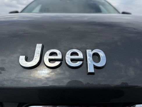 Used 2022 Jeep Grand Cherokee Laredo w/ Luxury Tech Group I image 30