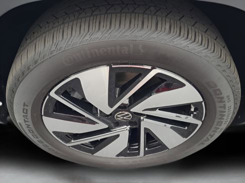 Certified 2025 Volkswagen Atlas SE image 31