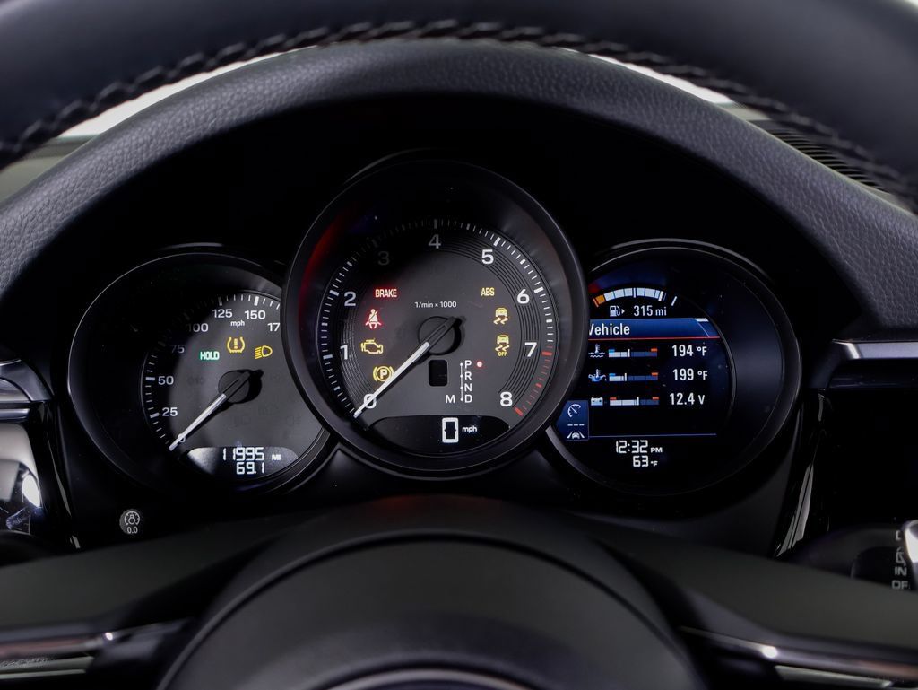 Certified 2024 Porsche Macan AWD/4WD image 19